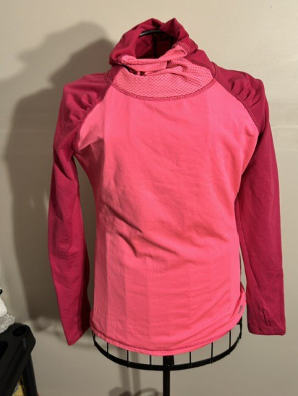 size medium womens athletic shirt active wear long sleeve pink fleece  tee